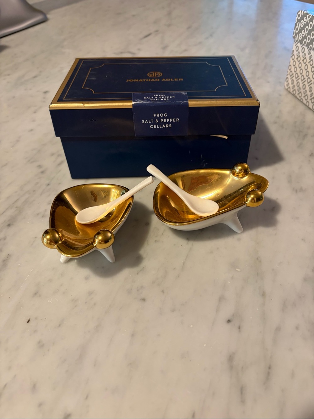 Jonathan Adler Gold and White Frog Salt & Pepper Cellars with Spoons nib